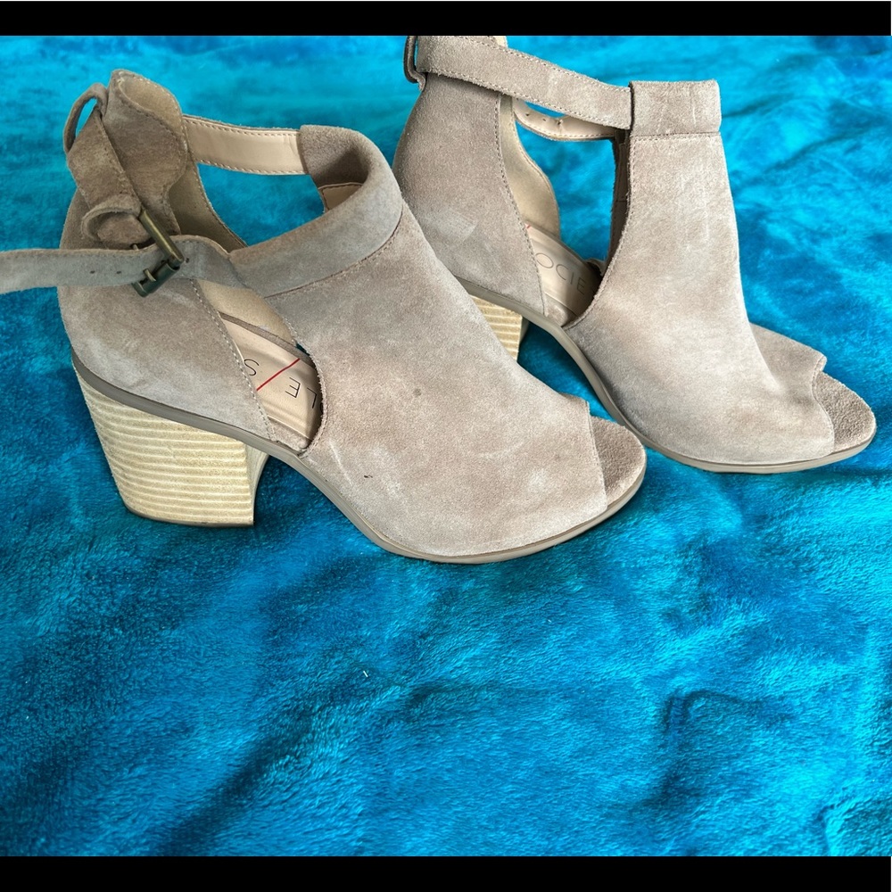 Size 7.5 Block heel SOLE SOCIETY